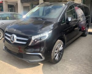 تأجير سيارة مرسيدس فيانو عائليه